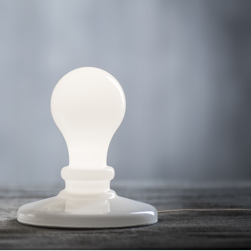 Light Bulb Blanca (lámpara de exposición)