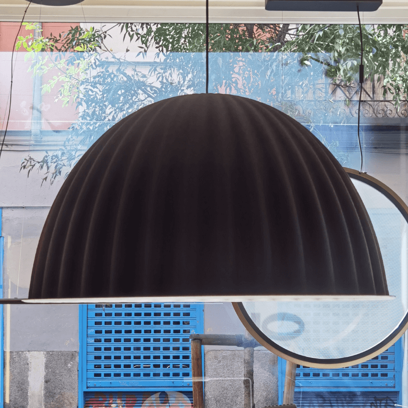 Under The Bell Pendant Lamp (lámpara de exposición)
